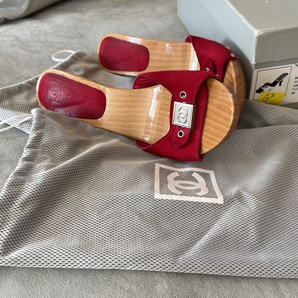 Authentic CHANEL mules. - Picture 4 of 7